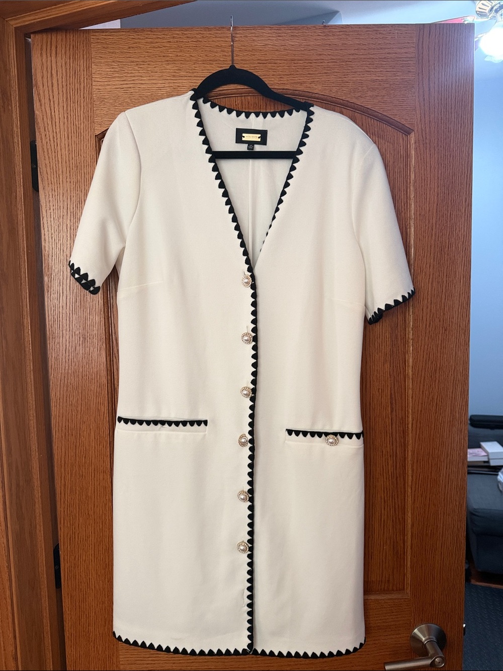 Alexia Admor White Midi Shift Dress with Black Scalloped Trim
